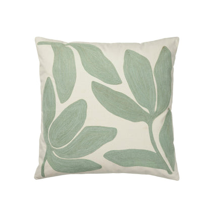 herbert kuddfodral från Broste Copenhagen, Fint broderat kuddfodral med slingrande blad i mjuk bomull. Denna ljuvliga gröna färg inreder vi gärna med i vår!