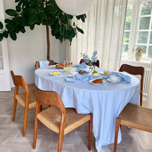 Midnatt Bordsduk Josefin 145x250 cm