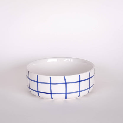 Skålen som tar dig med på en kort resa till Italien.
Varje rand och glasyr är handmålad. Skålen är idealisk för en salladsvariant, förrättssoppa eller frukostflingor, vilket gör den till den perfekta allroundprodukten i ditt köksskåp. Vi har också sett att skålarna gör sig utmärkta till hundens vatten och mat, hur gulligt?! Magazin Minori

Högkvalitativ keramik (inte stengods)
Varje del handmålad (unik)
Individuellt och hållbart förpackad&nbsp;
Tål diskmaskin - livsmed