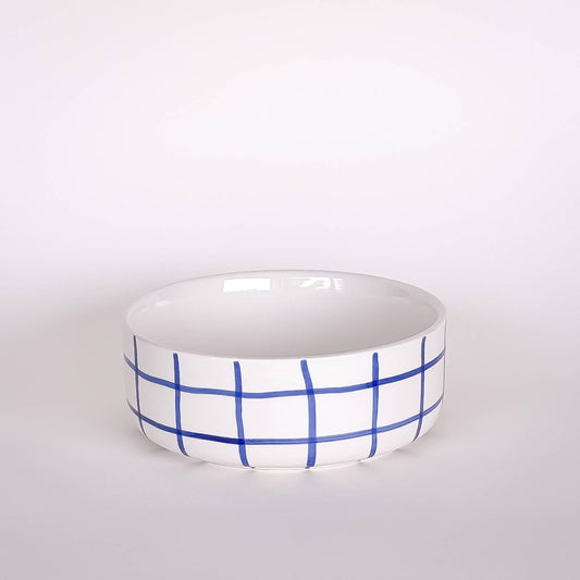 Skålen som tar dig med på en kort resa till Italien.
Varje rand och glasyr är handmålad. Skålen är idealisk för en salladsvariant, förrättssoppa eller frukostflingor, vilket gör den till den perfekta allroundprodukten i ditt köksskåp. Vi har också sett att skålarna gör sig utmärkta till hundens vatten och mat, hur gulligt?! Magazin Minori

Högkvalitativ keramik (inte stengods)
Varje del handmålad (unik)
Individuellt och hållbart förpackad&nbsp;
Tål diskmaskin - livsmed